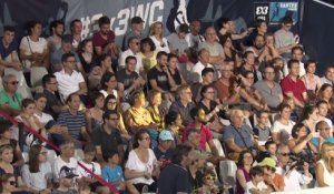 Présentation des équipages sous le panier de basket