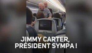 Jimmy Carter salue tous les passagers d'un avion !