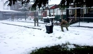 Bataille de boules de neige entre Policiers et Ouvriers au Chili !