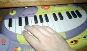 Jouer "Uptown Funk" avec un piano "chat" pour enfants... SUPER REPRISE !