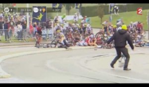 Tour de France 2017 : Chris Froome et Romain Bardet font une grosse chute lors de la 2e étape (Vidéo)