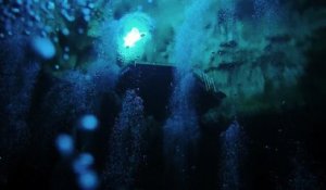 Plongée dans les eaux d'un gouffre de 65m de profondeur en Australie !