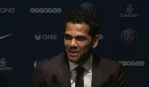 Foot - L1 - PSG : Dani Alves «Paris me draguait depuis longtemps»