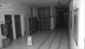 Phénomènes paranormaux flippants filmé dans un collège - poltergeist