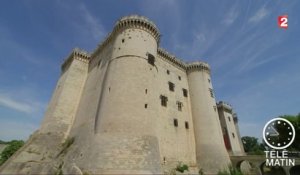 Mémoires - Le château de Tarascon veille sur le Rhône