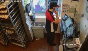 Une femme armée d’un couteau tente de braquer un McDrive…