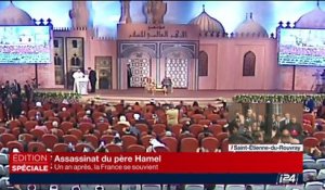 Saint-Étienne-du-Rouvray: hommage au père Jacques Hamel, assisté par Emmanuel Macron