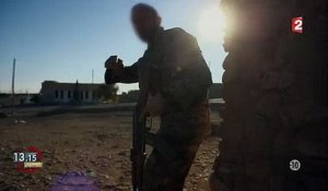 Impressionnantes images d'une bataille contre Daesh dans "13h15" sur France 2 - Regardez