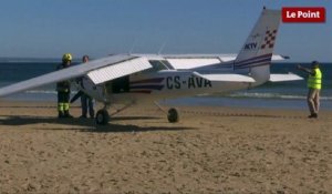 Atterrissage d'un avion sur une plage du Portugal