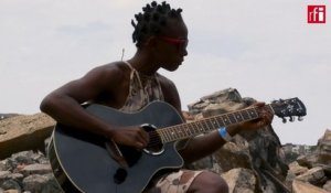 L'artiste gabonaise Pamela Badjogo interprète "Nzala Mama" en acoustique @RFI