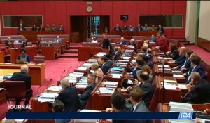 Australie: une sénatrice arrive au Parlement en burqa