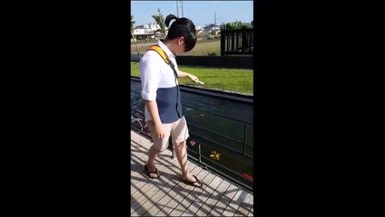 Il Se Prend Un Poteau En Pleine Face Et Le Detruit Fail Sur Orange Videos