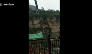 En Thailande, un touriste saute à l'élastique et la corde se rompt