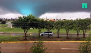 En plein ouragan Harvey, d'impressionnantes tornades frappent le Texas
