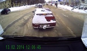 La réaction d’un automobiliste en voyant que la voiture devant lui n’a pas son clignotant visible