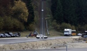 Découvrez ce qui se passe quand des voitures se crashent à 200kmh !  HALLUCINANT !