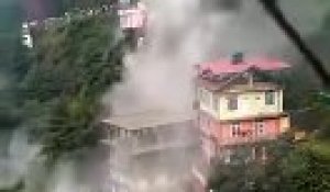 Glissement de terrain important sur l'autoroute Chandigarh-Shimla (Inde)