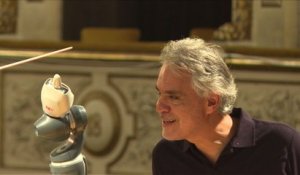Le ténor Andrea Bocelli mené à la baguette par le robot YuMi