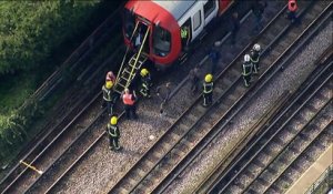 Londres : les passagers du métro évacués après un "acte terroriste" à la station Parsons Green