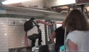 Upupuper les fraudeurs dans le métro parisien (Caméra cachée)