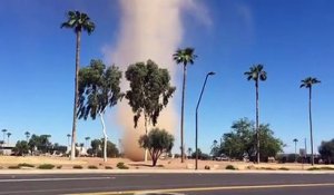 Il filme une incroyable tornade de poussière en Arizona