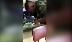 Un soldat sauve la vie d'un chiot noyé dans des inondations !