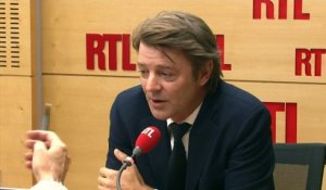 "Emmanuel Macron a une vision centralisatrice de l'État", déplore François Baroin