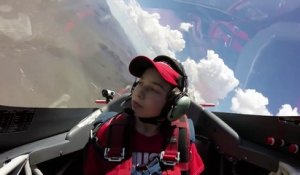 Ce pilote de jet endort son fils en envoyant 8G d'accélération en avion