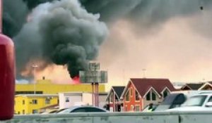 À Moscou, un incendie ravage un centre commercial