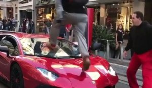 Il court sur une Lamborghini Aventador SV (San Francisco)