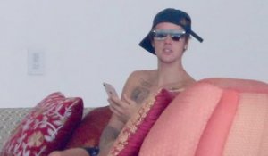 A Shirtless Justin Bieber Vacations in Mexico
