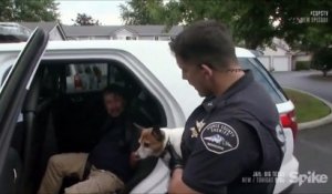 Emouvant, un policier laisse cet homme dire au revoir à son chien avant de partir purger sa peine de prison