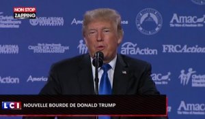 Donald Trump se ridiculise en plein hommage (Vidéo)