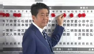 Victoire de Shinzo Abe mais méfiance des Japonais