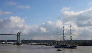 Arrivée du voilier "Mir" à Bordeaux