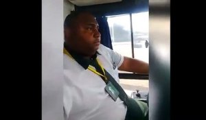Un chauffeur de bus prend des selfies et fait n’importe quoi