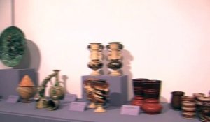 Quelques objets avec les médiateurs culturels du musée Aurélien Gonzalez et Patricia Souiller
