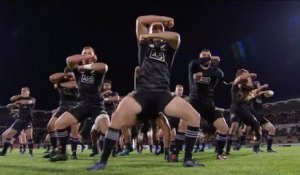 L'impressionnant haka timatanga des Maoris All Blacks face aux Barbarians Français