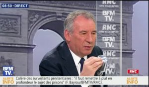 "Le président de la République ne doit pas céder, il a été élu principalement sur cette réforme institutionnelle", déclare François Bayrou