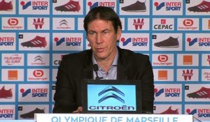 Le coach olympien en conférence de presse.