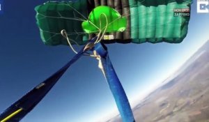 Un homme frôle la mort en sautant en parachute (vidéo)
