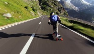 Il dévale des routes de montagne à 100 kmh sur sa longboard