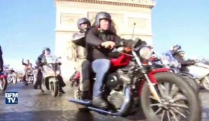 Hommage à Johnny Hallyday: 700 bikers ont défilé sur les Champs-Elysées