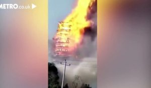 Un pagode de 600 ans réduite en cendres par un incendie monstrueux
