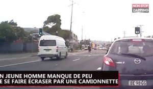 Un jeune homme manque de peu de se faire écraser par une camionnette (vidéo)