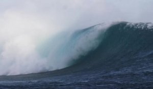 Adrénaline - Surf : Owen Right Pipe Comeback