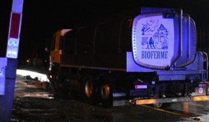 Couvin: un camion sur la berme à Frasnes