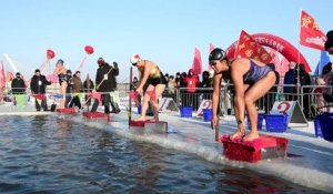 Chine: une compétition de natation dans une piscine glacée