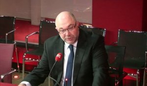 Laits infantiles : "Il y a eu une faute de Lactalis", charge Stéphane Travert sur RTL