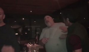 Harvey Weinstein se fait gifler et insulter dans un restaurant (Vidéo)